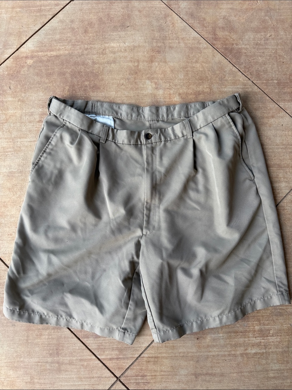 Haggar Men's Flat-Front Shorts in Khaki Size 40